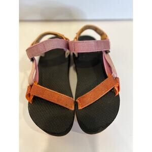 Tevas Girls Sandles in shades of pink size 3 Euc